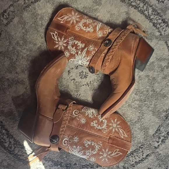 Shyanne Brown Embroidered Women’s Western Boots - Picture 1 of 11